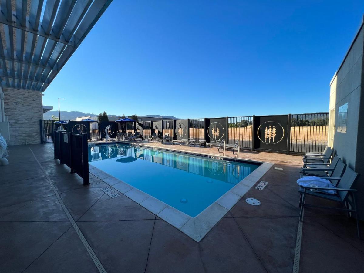 Holiday Inn Express & Suites - Ukiah By Ihg Экстерьер фото