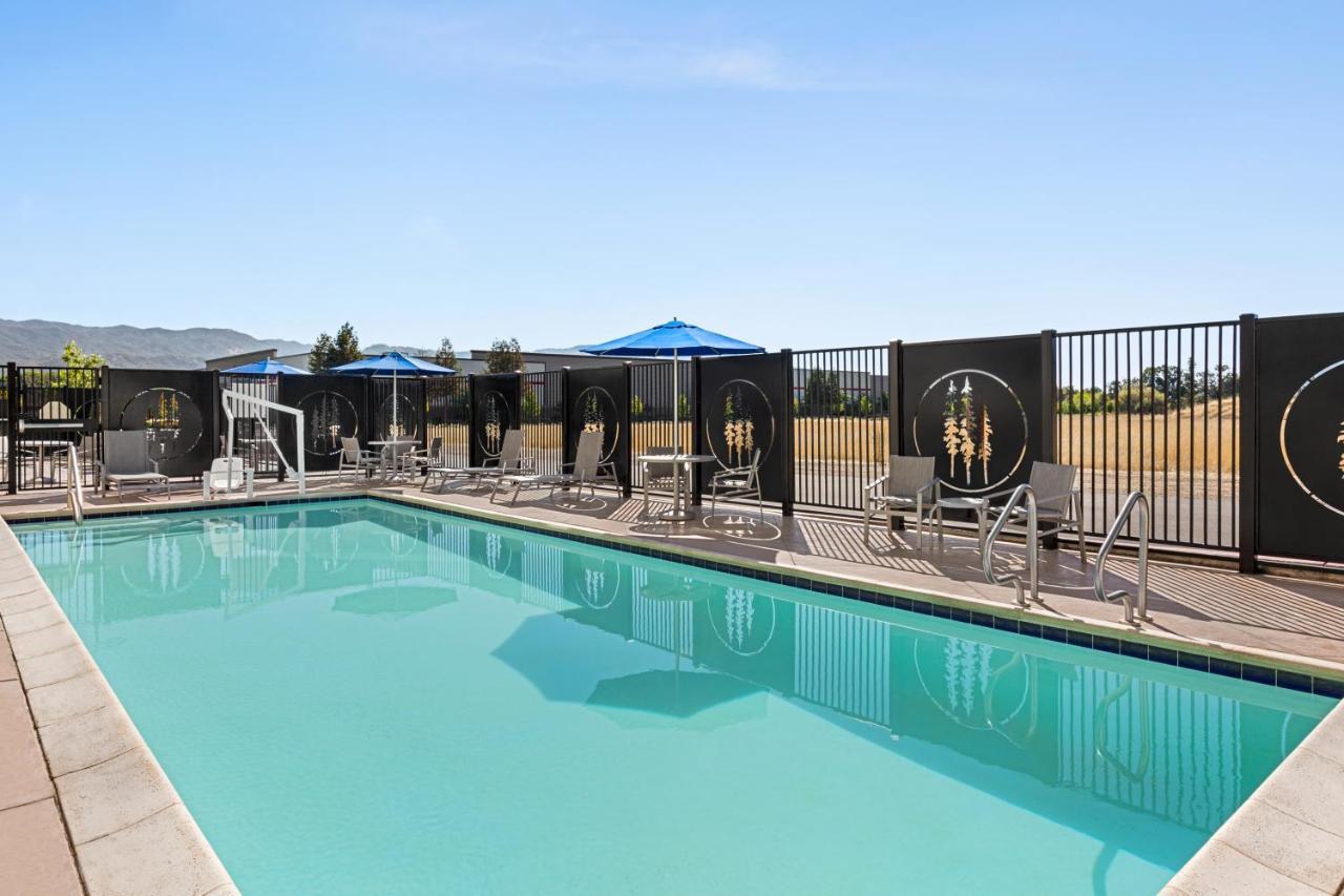 Holiday Inn Express & Suites - Ukiah By Ihg Экстерьер фото